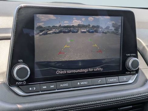 Used 2024 Nissan Rogue S FWD image 20