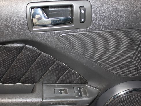 Used 2010 Ford Mustang GT RWD image 10