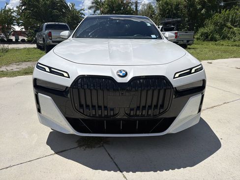 Certified 2023 BMW 740i RWD image 2