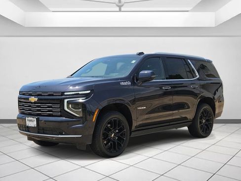 Used 2025 Chevrolet Tahoe High Country AWD/4WD image 3