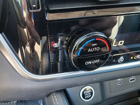 Used 2023 Nissan Rogue SL AWD/4WD image 33