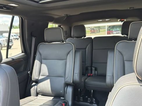 Used 2021 Chevrolet Tahoe Premier w/ Premium Package AWD/4WD image 22