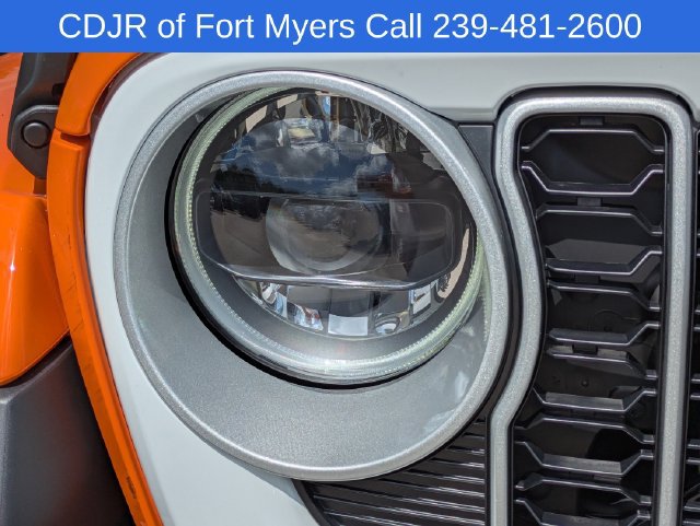 New 2026 Jeep Wrangler Unlimited Sahara w/ Whitecap Package AWD/4WD image 7