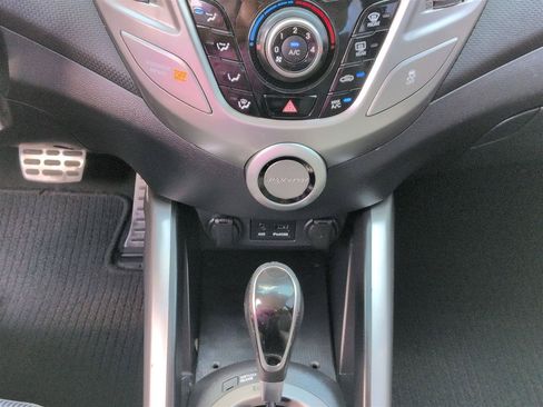 Used 2014 Hyundai Veloster w/ Style Package 02 FWD image 25