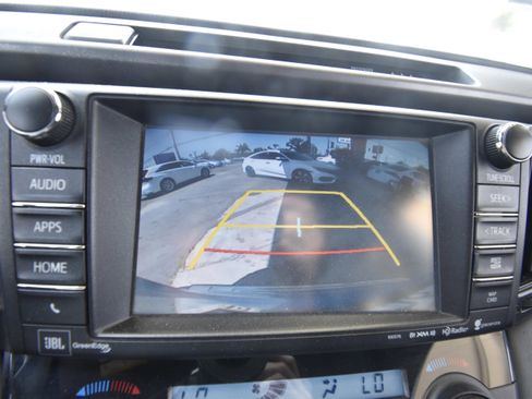 Used 2018 Toyota RAV4 SE AWD/4WD image 17