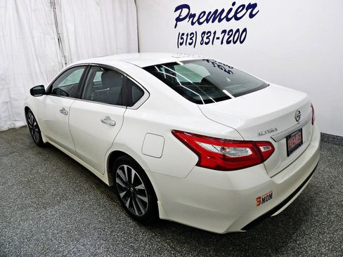 Used 2016 Nissan Altima 2.5 SL w/ Moonroof Package FWD image 4