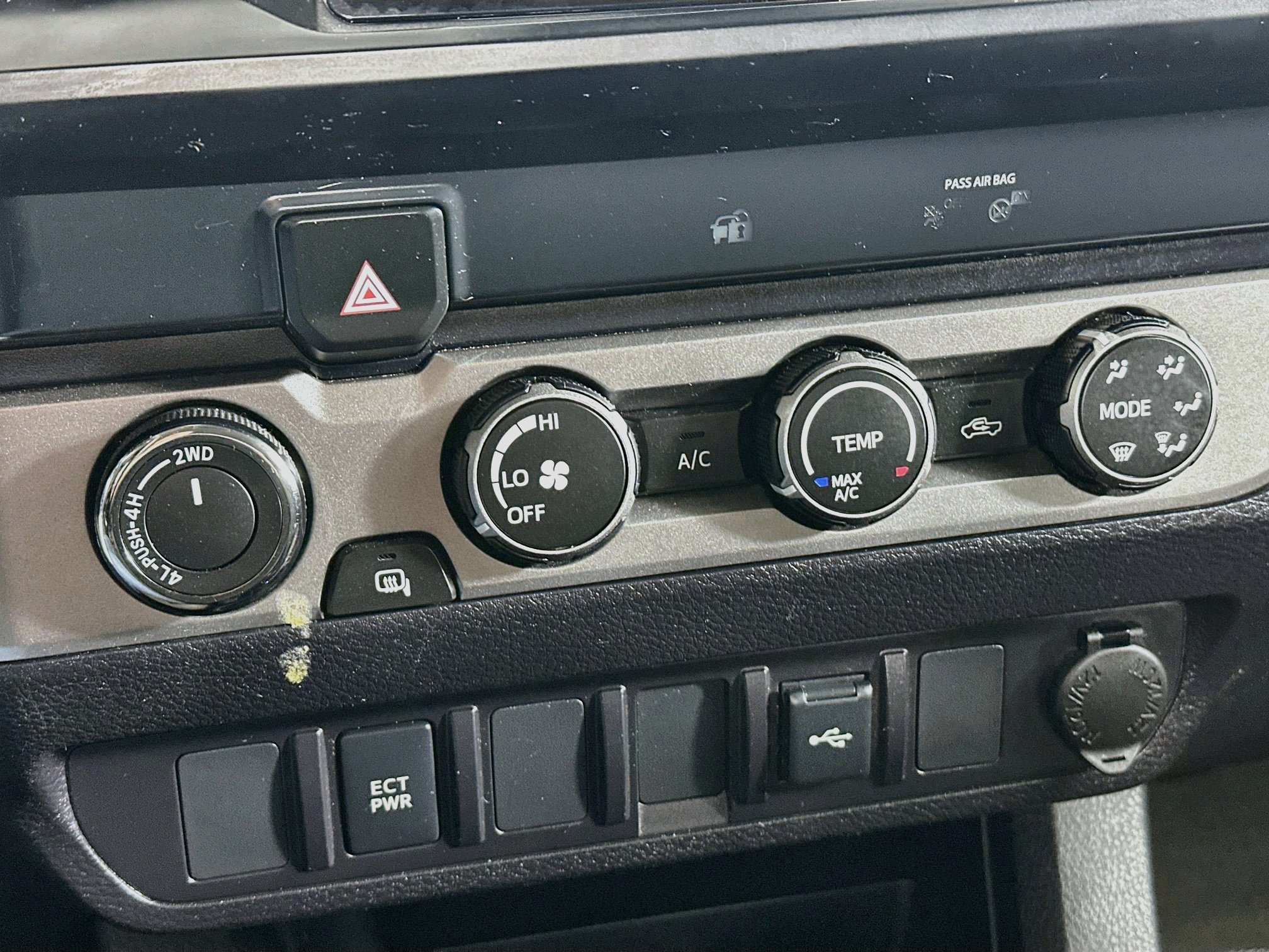 Used 2022 Toyota Tacoma SR AWD/4WD image 22