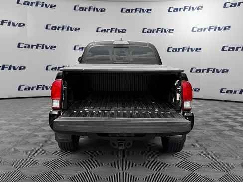 Used 2017 Toyota Tacoma TRD Sport w/ Premium & Technology Package AWD/4WD image 11