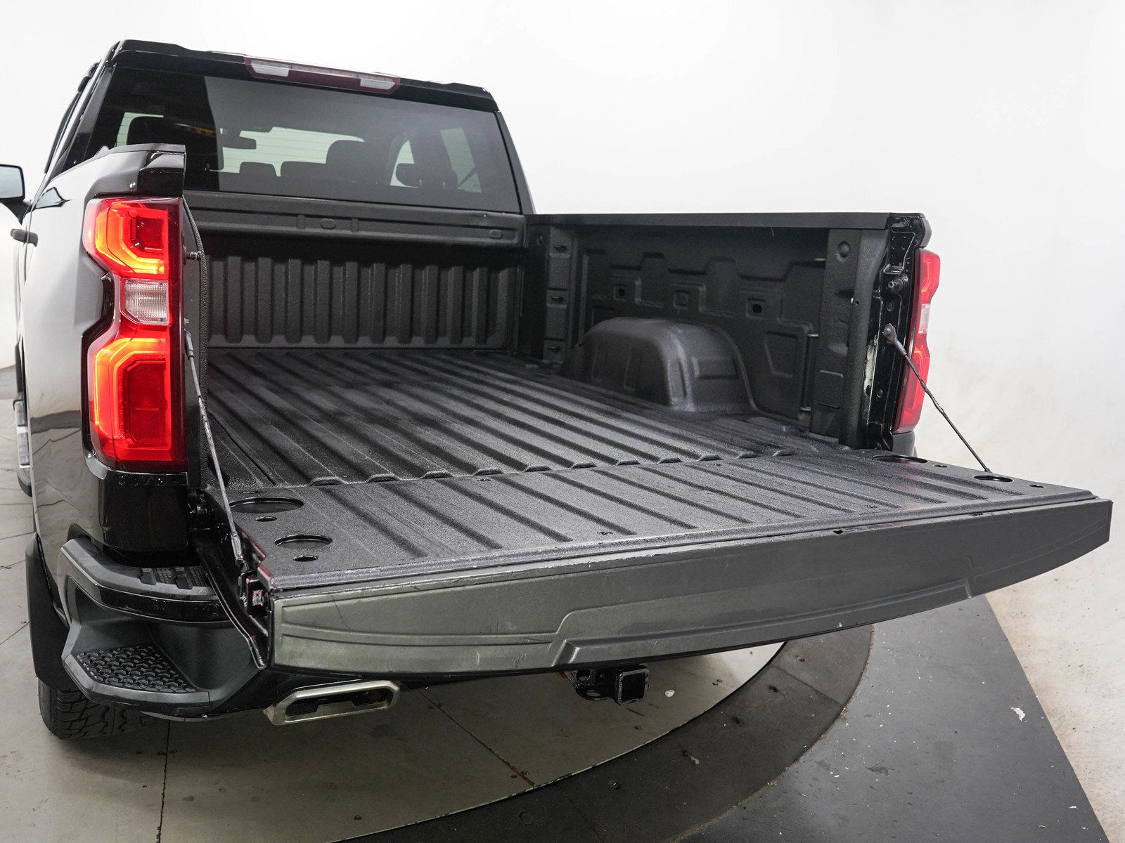 Used 2019 Chevrolet Silverado 1500 Custom w/ Custom Convenience Package AWD/4WD image 9
