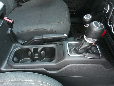 Used 2024 Jeep Gladiator Sport image 30