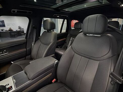 Used 2026 Land Rover Range Rover Long Wheelbase SE AWD/4WD image 9