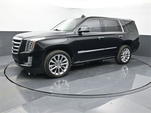Used 2020 Cadillac Escalade Premium Luxury image 2