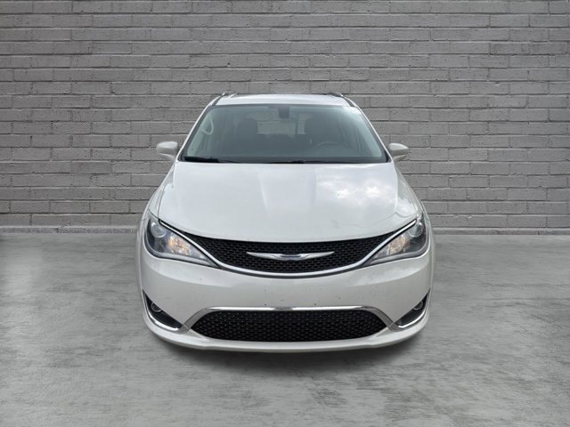 Used 2017 Chrysler Pacifica Touring-L Plus FWD image 2