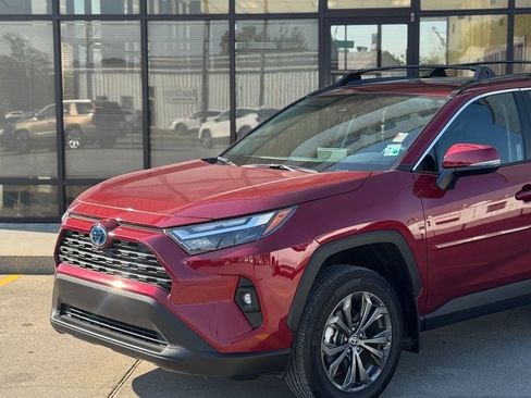 Used 2024 Toyota RAV4 XLE Premium image 2