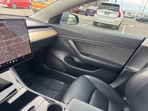 Used 2019 Tesla Model 3 Long Range image 23