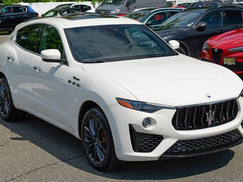 Used 2023 Maserati Levante Modena AWD/4WD image 9