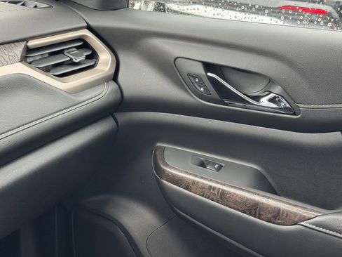 Used 2023 GMC Acadia Denali image 38