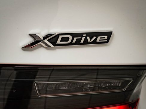 New 2026 BMW 330i xDrive Sedan w/ Convenience Package AWD/4WD image 18