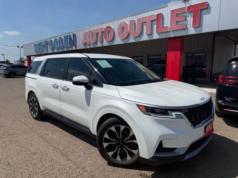 Used 2022 Kia Carnival EX FWD image 1