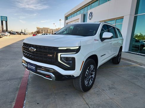 Used 2025 Chevrolet Suburban Z71 image 3