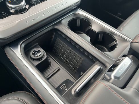 Used 2025 Ford Expedition Active image 14