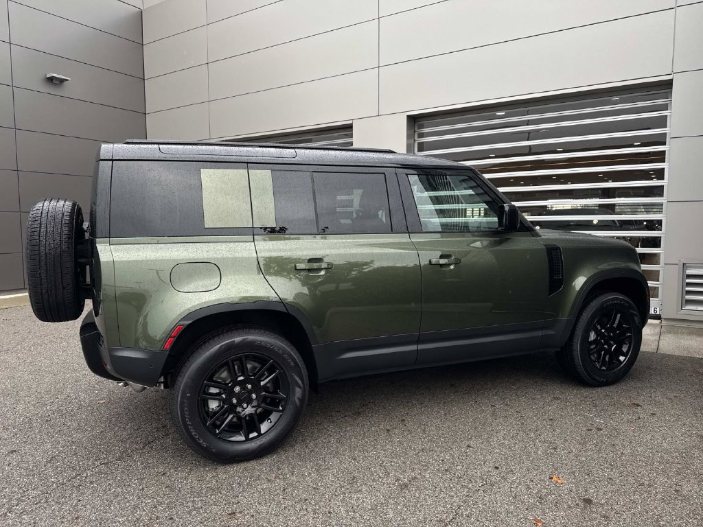 New 2026 Land Rover Defender 110 S AWD/4WD image 7