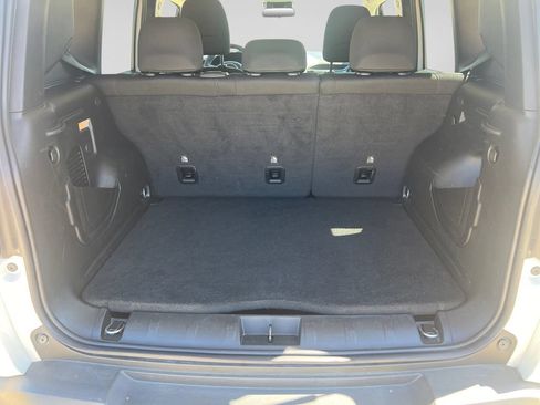 Used 2023 Jeep Renegade Latitude AWD/4WD image 38