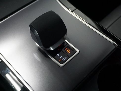 Used 2025 Land Rover Range Rover Velar Dynamic SE image 14