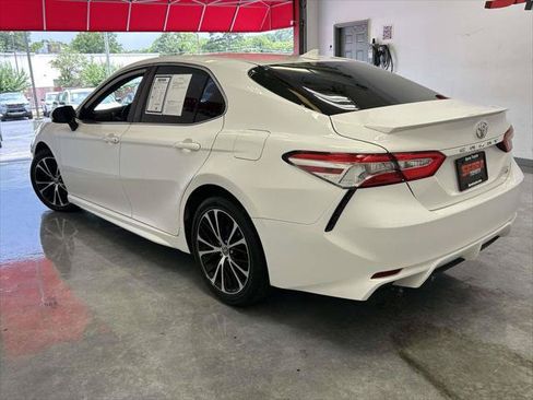 Certified 2020 Toyota Camry SE FWD image 5