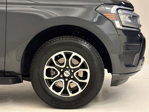 Used 2023 Ford Expedition XLT image 7