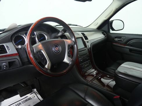 Used 2010 Cadillac Escalade AWD image 12