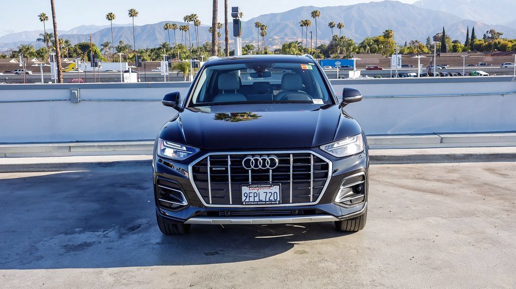 Used 2023 Audi Q5 2.0T Premium w/ Convenience Package AWD/4WD image 3