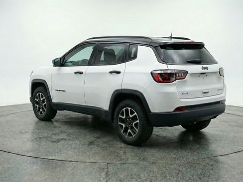 Used 2025 Jeep Compass Trailhawk AWD/4WD image 6