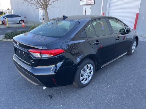 Used 2025 Toyota Corolla LE w/ Carpet Mat Package (TMS) image 5