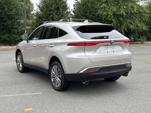 Used 2024 Toyota Venza XLE AWD/4WD image 4