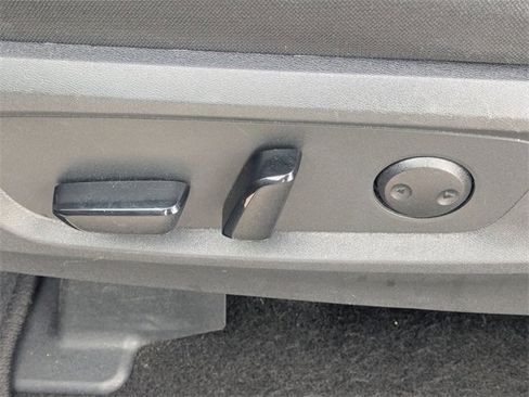 Used 2025 Nissan Pathfinder SV image 15