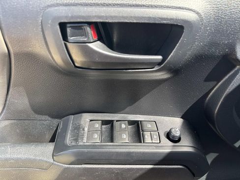 Used 2020 Toyota Tacoma SR w/ SR Convenience Package RWD image 19