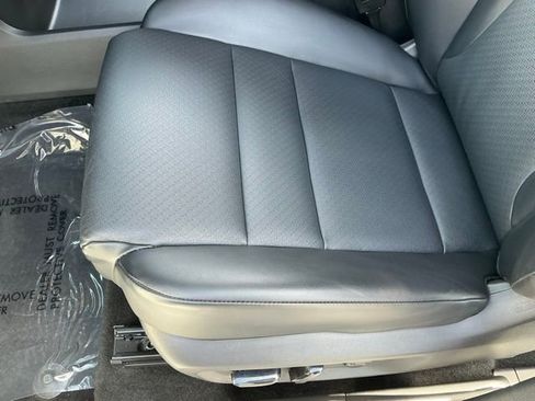 Used 2024 Nissan Rogue SV w/ SV Premium Package image 16