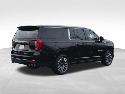 Used 2024 GMC Yukon XL Denali Ultimate AWD/4WD image 8