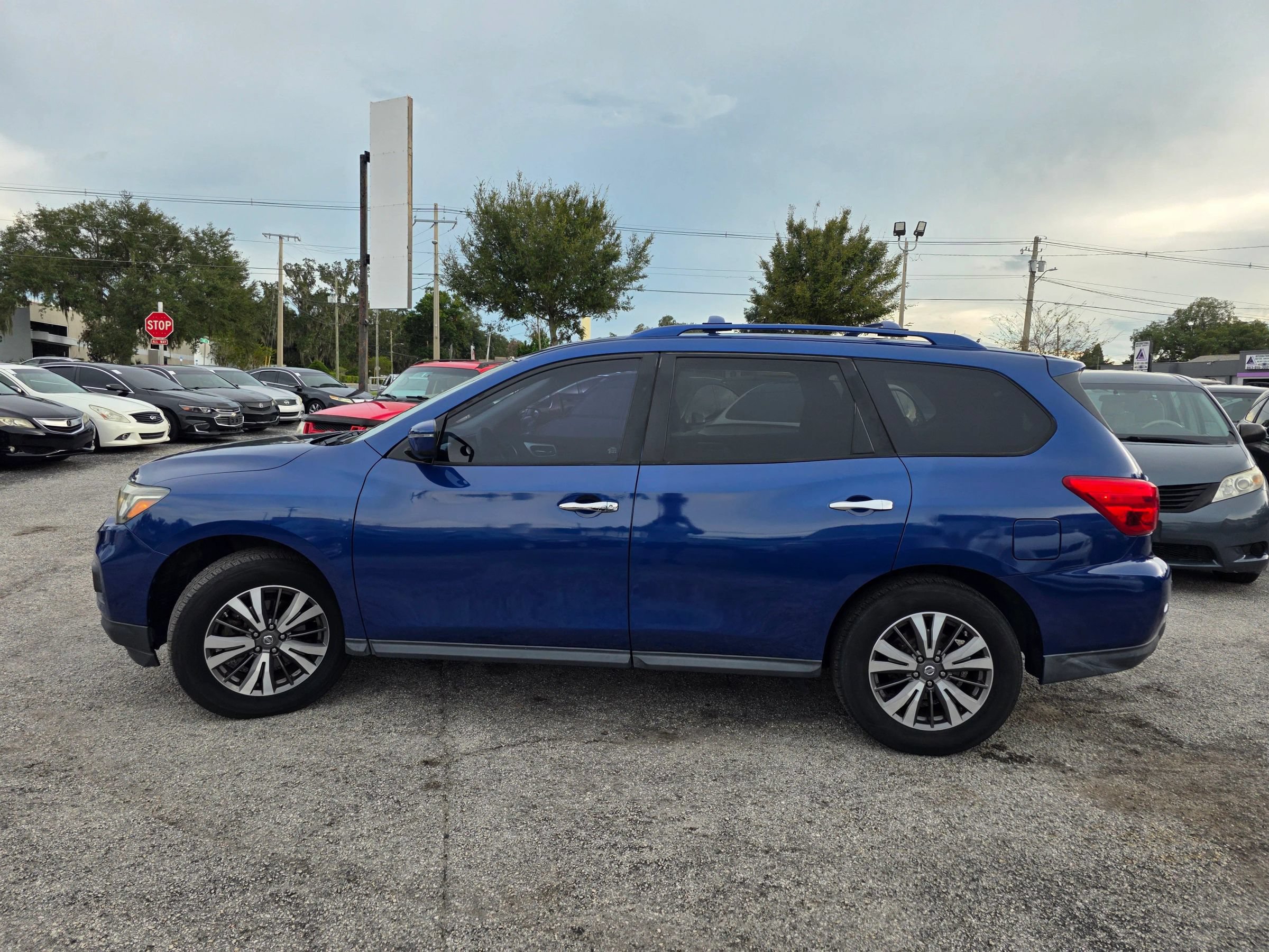 Used 2018 Nissan Pathfinder SV AWD/4WD image 4