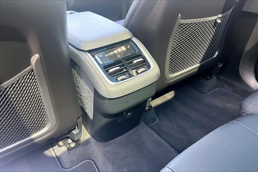 Certified 2026 Volvo XC90 B6 Plus AWD/4WD image 31