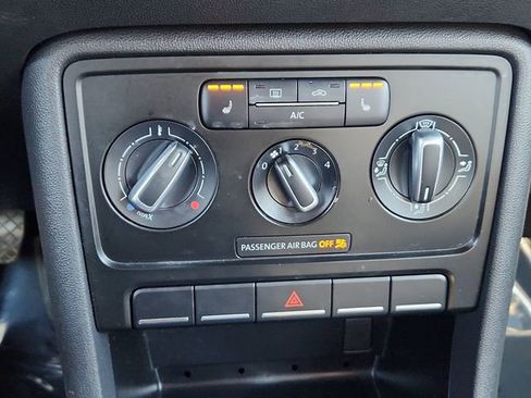 Used 2015 Volkswagen Beetle 1.8T Classic image 35