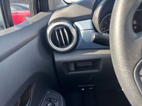 Used 2025 Nissan Versa SV FWD image 32