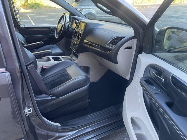 Used 2016 Dodge Grand Caravan FWD image 20