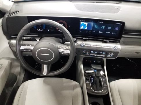 Used 2025 Hyundai Kona SEL AWD/4WD image 3