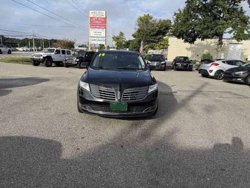 Used 2019 Lincoln MKT AWD image 9