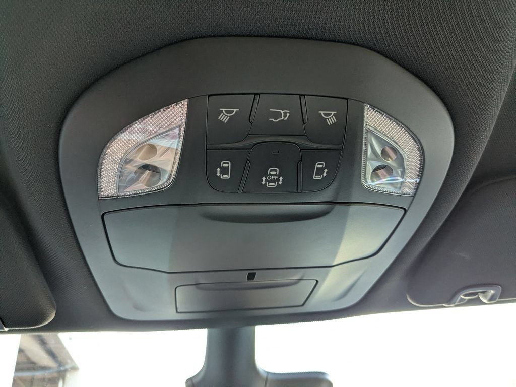 New 2027 Chrysler Pacifica Select AWD/4WD image 14