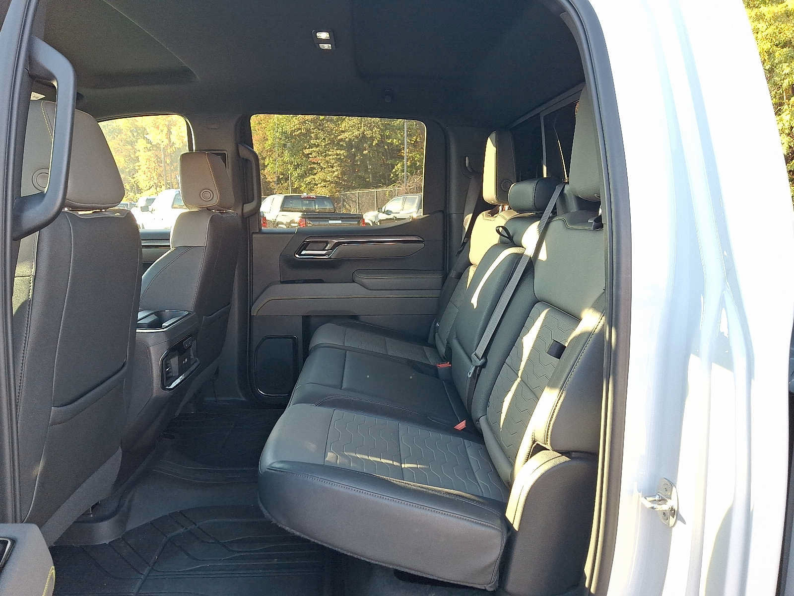 Used 2022 Chevrolet Silverado 1500 ZR2 w/ Technology Package AWD/4WD image 10