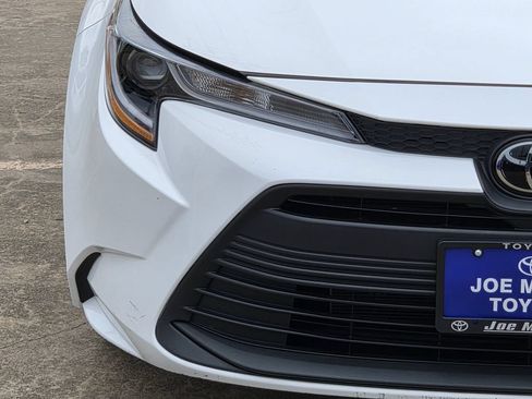Used 2025 Toyota Corolla LE FWD image 5