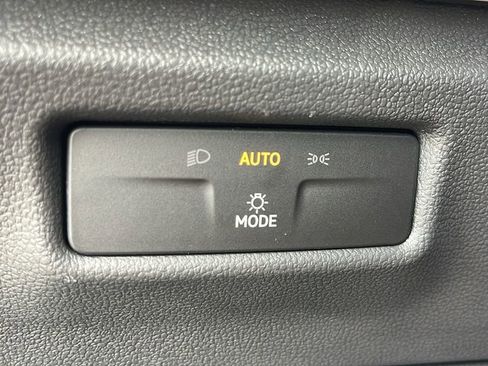 Certified 2025 Volkswagen Tiguan S FWD image 25